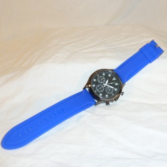 Men's Large Face watch with glow in the dark markings - Picture 2 of 2